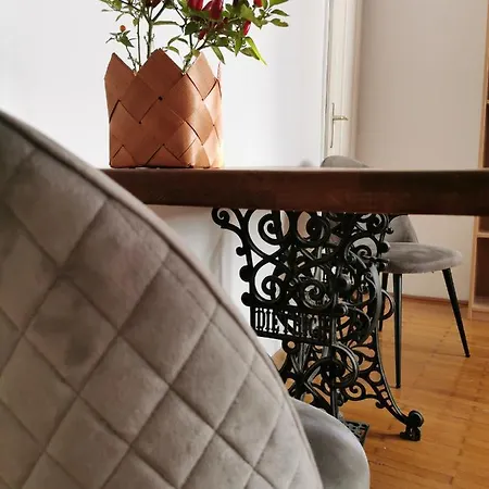 Central Buda Side Studio *